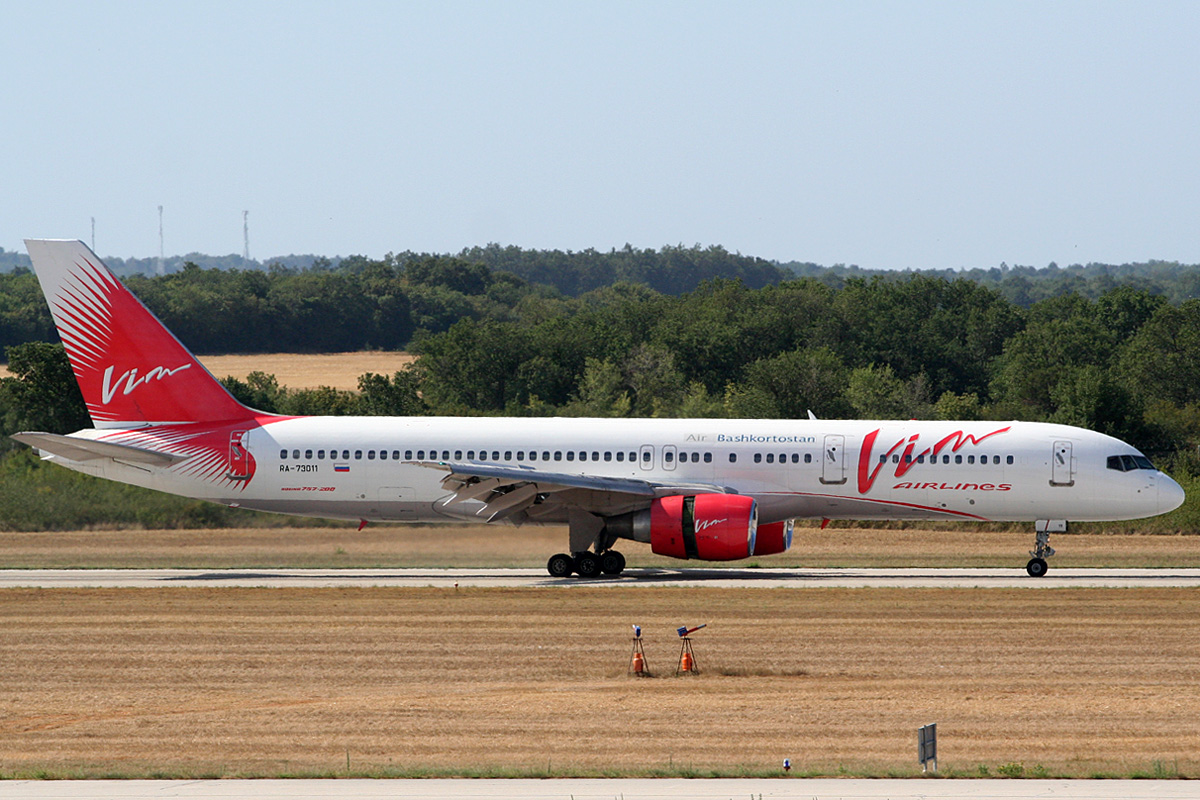 B757-230 VIM Airlines (Air Bashkortostan) RA-73011 Pula (LDPL/PUY) July_14_2012