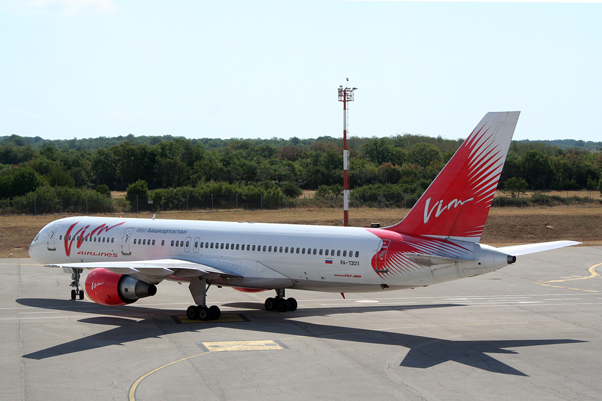 B757-230 VIM Airlines (Air Bashkortostan) RA-73011 Pula (LDPL/PUY) July_14_2012