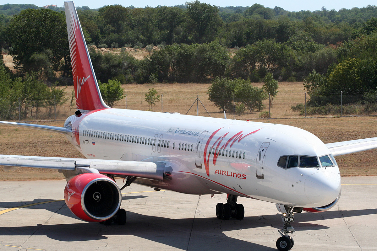 B757-230 VIM Airlines (Air Bashkortostan) RA-73011 Pula (LDPL/PUY) July_14_2012