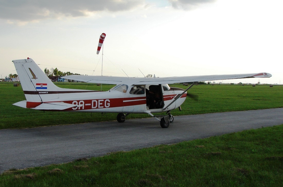 Cessna 172N Skyhawk II Aeroklub Osijek 9A-DEG Osijek-Cepin (LDOC) May_26_2012.