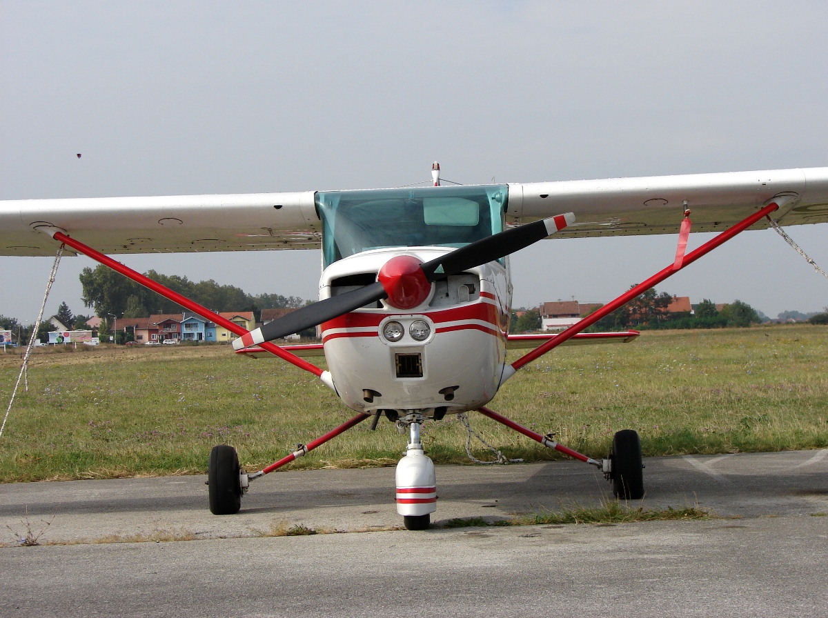 Cessna 150M Air-Tractor 9A-DML Osijek-Cepin (OSI/LDOC) September_10_2009