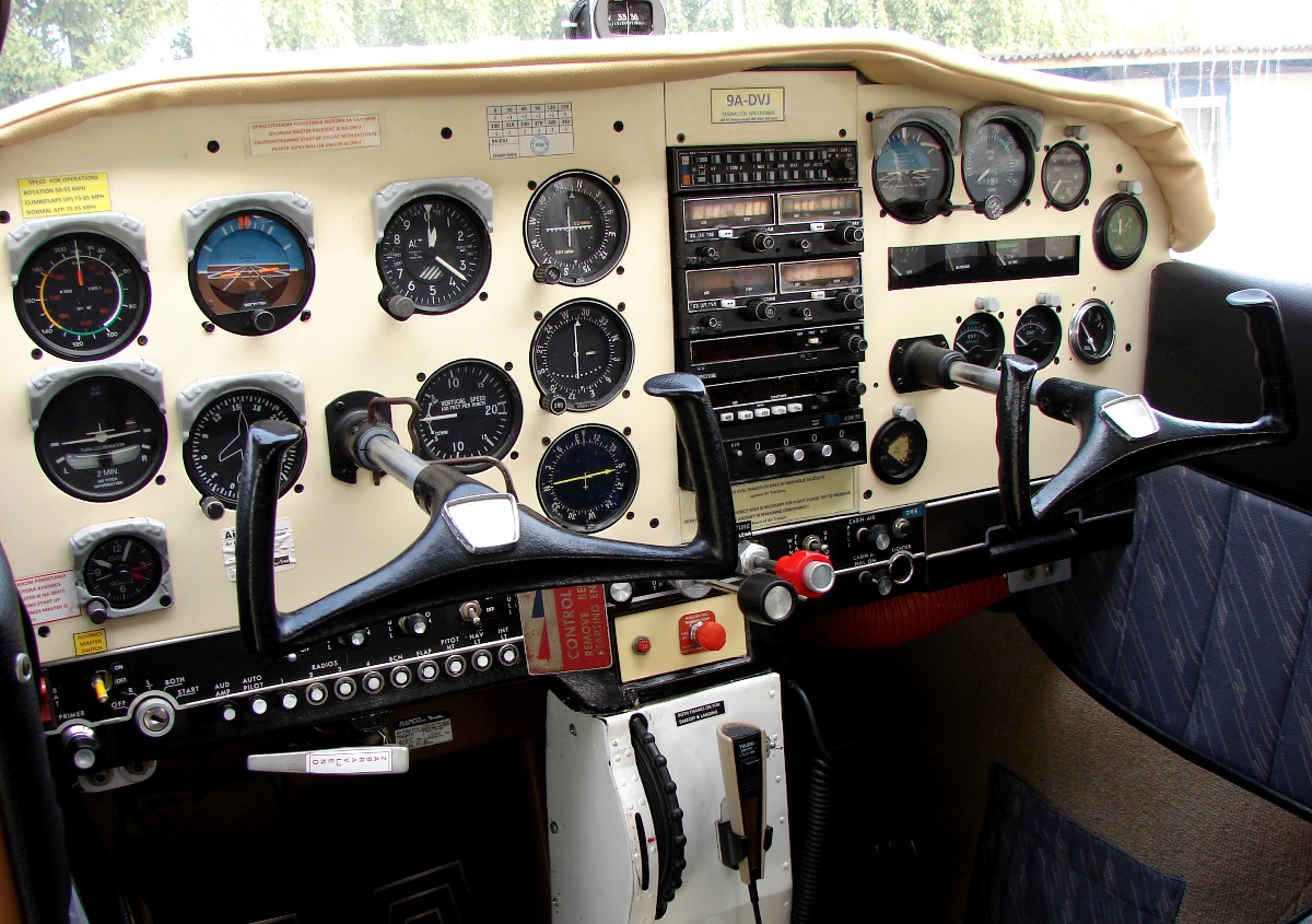 Cessna 172K, 9A-DVJ, Air-Tractor, Osijek-Cepin (OSI/LDOC), September_10_2009.