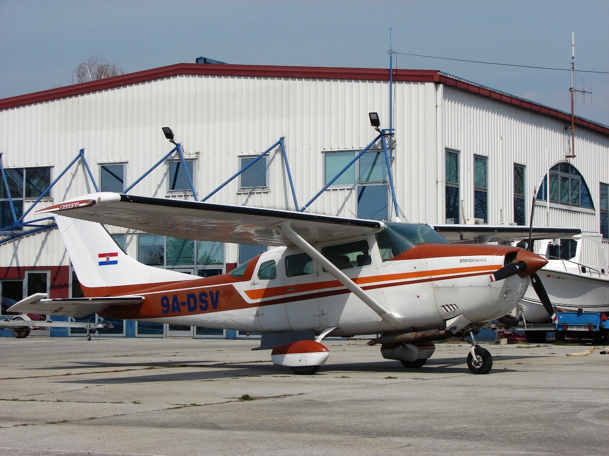 Cessna 206, 9A-DSV Osijek-Cepin (OSI/LDOC) 2009.