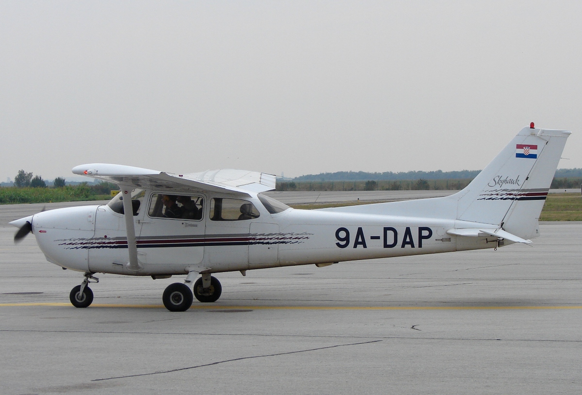 Cessna 172R Skyhawk, 9A-DAP, Fakultet Prometnih Znanosti, Osijek-Klisa (OSI/LDOS) September_14_2009.