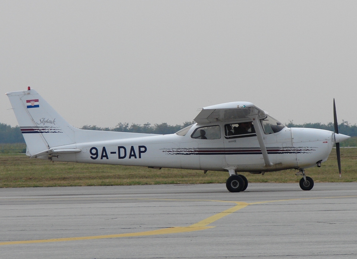 Cessna 172R Skyhawk, 9A-DAP, Fakultet Prometnih Znanosti, Osijek-Klisa (OSI/LDOS) September_14_2009.