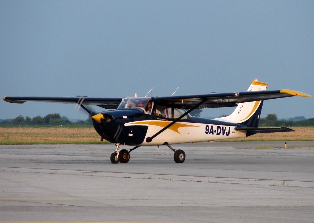 Cessna 172K Pannonia Pilot School 9A-DVJ Osijek_Klisa (OSI/LDOS) July_15_2011