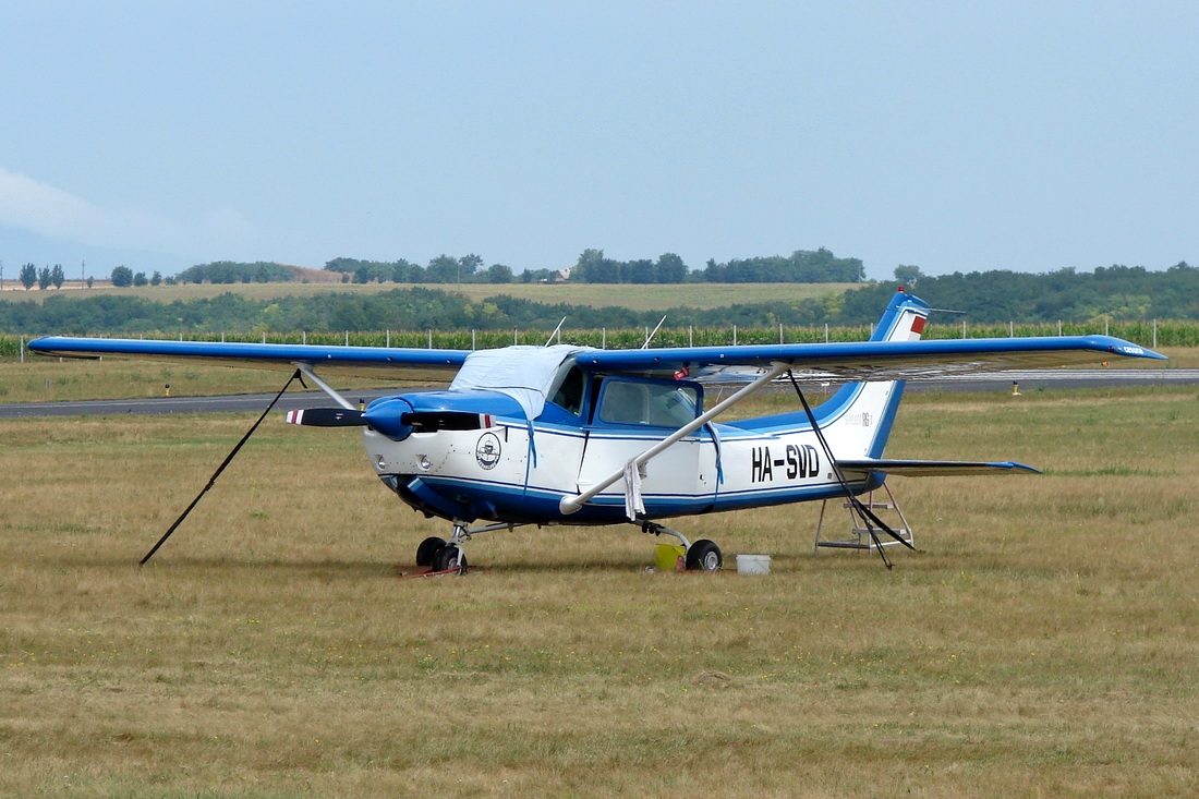 Cessna R182 Skyline RG Private HA-SVD Pecs_Pogany (PEV/LHPP) July_23_2011