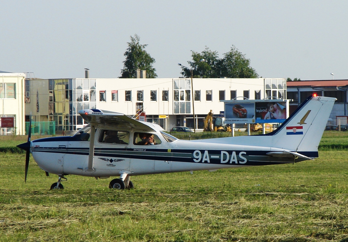 Cessna 172N Skyhawk  II, 9A-DAS, Fakultet Prometnih Znanosti, Osijek-Čepin (OSI/LDOC) May_09_2009.