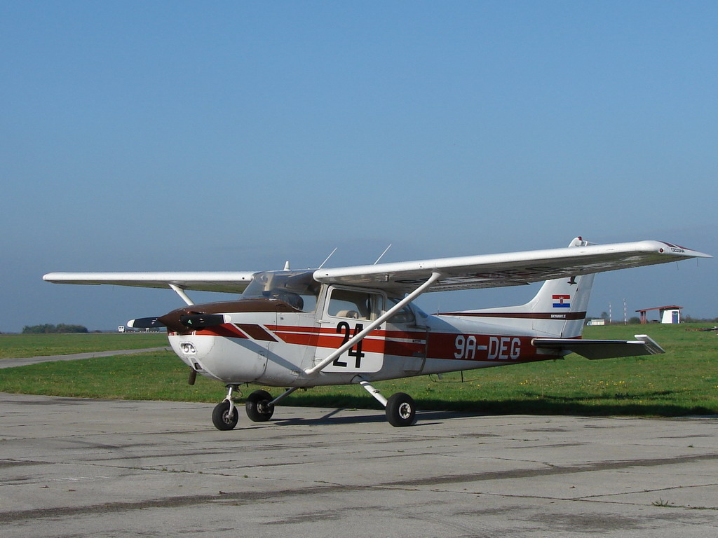 Cessna 172N Skyhawk 100 II AK Osijek 9A-DEG Osijek_Čepin October_13_2007 A