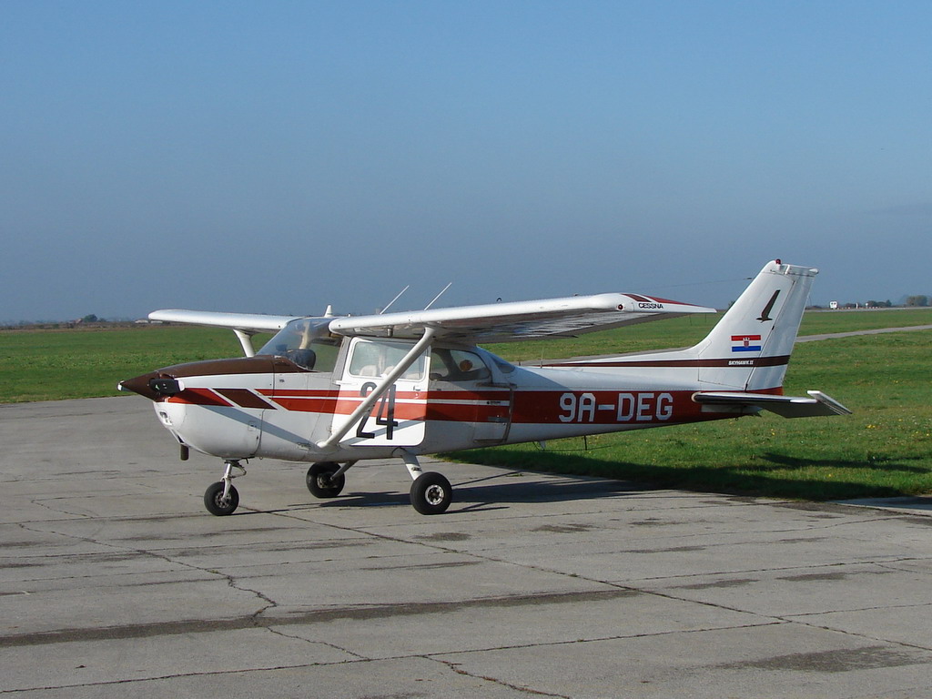 Cessna 172N Skyhawk 100 II AK Osijek 9A-DEG Osijek_Čepin October_13_2007 B