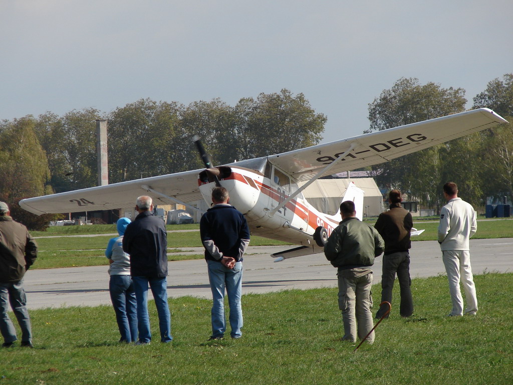 Cessna 172N Skyhawk 100 II AK Osijek 9A-DEG Osijek_Čepin October_13_2007 D