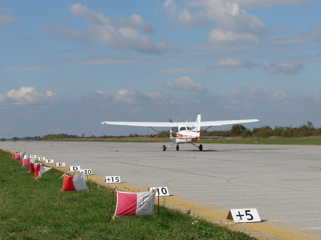 Cessna 172N Skyhawk 100 II AK Osijek 9A-DEG Osijek_Čepin October_13_2007 E