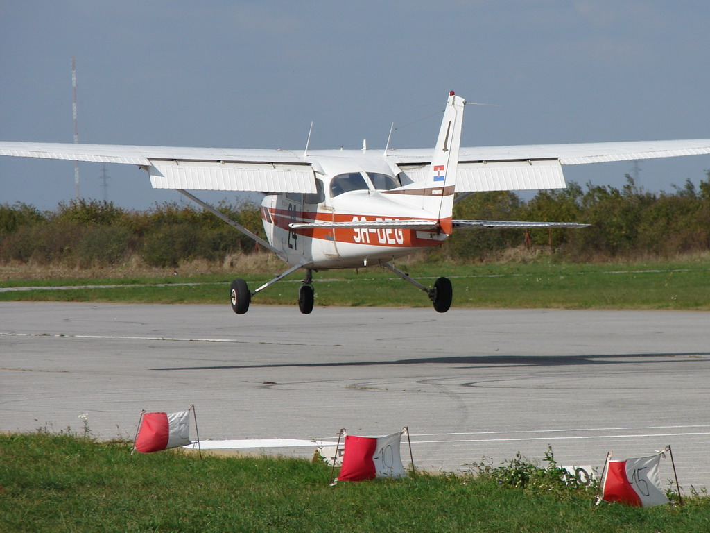 Cessna 172N Skyhawk 100 II AK Osijek 9A-DEG Osijek_Čepin October_13_2007 F