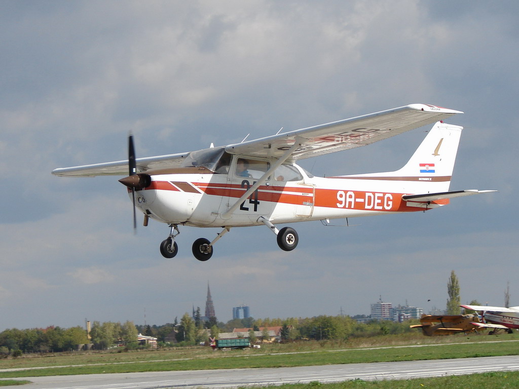 Cessna 172N Skyhawk 100 II AK Osijek 9A-DEG Osijek_Čepin October_13_2007 G