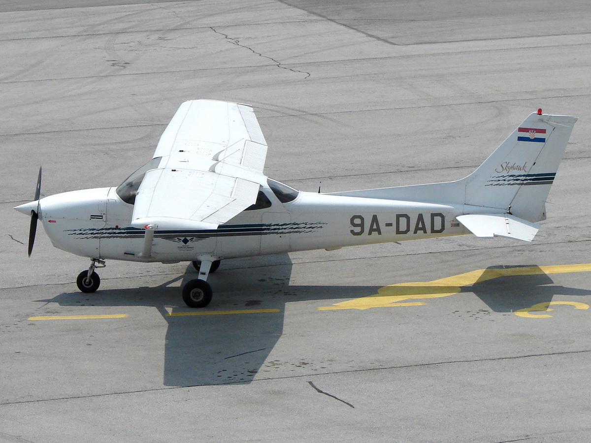 Cessna 172R Skyhawk, 9A-DAD, Fakultet Prometnih znanosti, Osijek-KLisa (OSI/LDOS) July_21_2010.