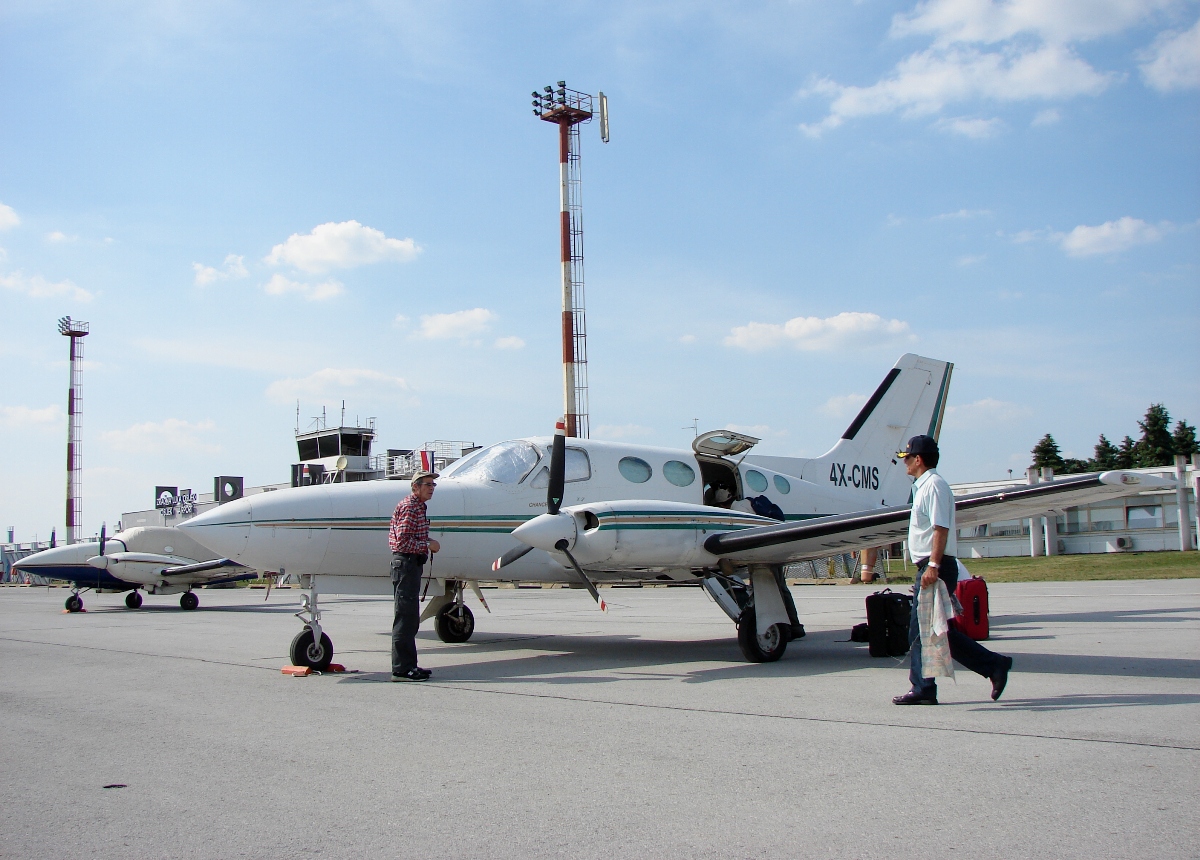 Cessna 414 Chancellor Untitled 4X-CMS Osijek_Klisa (OSI/LDOS) May_21_2009