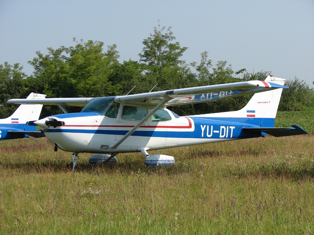 Cessna 172 Skyhawk, YU-DIT, JAT Privredna Avijacija, Novi Sad-Cenej (LYNS) 2007.