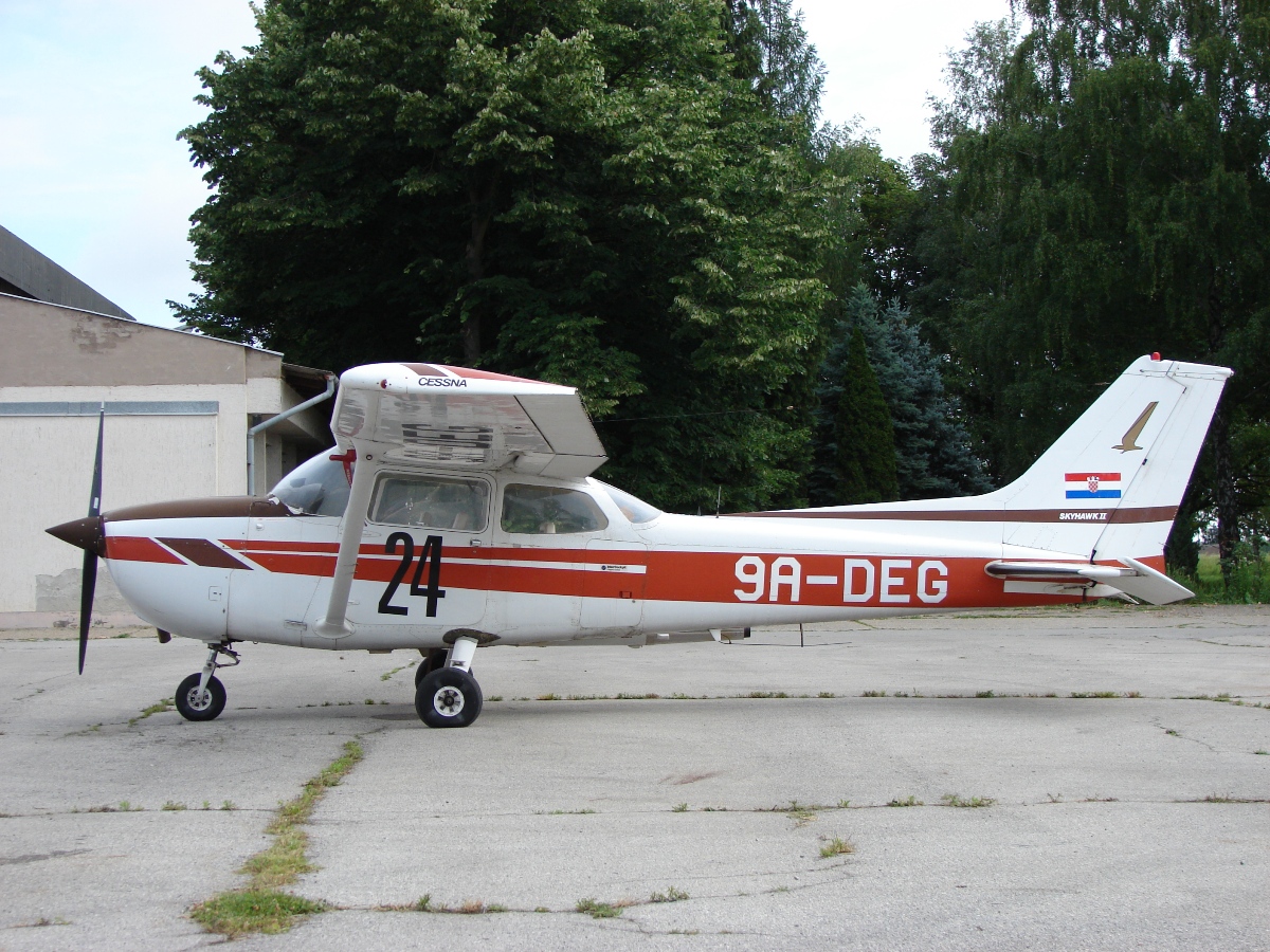 Cessna 172N Skyhawk 100 II, 9A-DEG, Aeroklub Osijek, Osijek-Čepin (OSI/LDOC) May_31_2009.