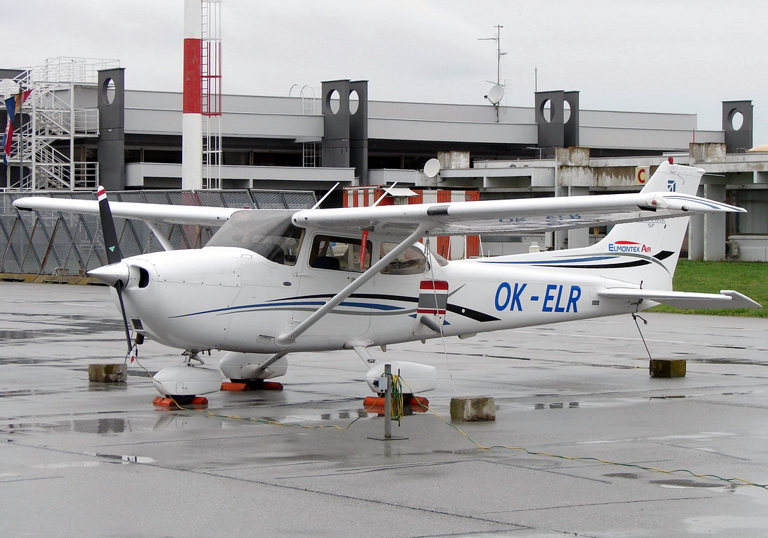 Cessna 172S Skyhawk SP Elmontex Air OK-ELR Osijek_Klisa (LDOS) May_14_2012.