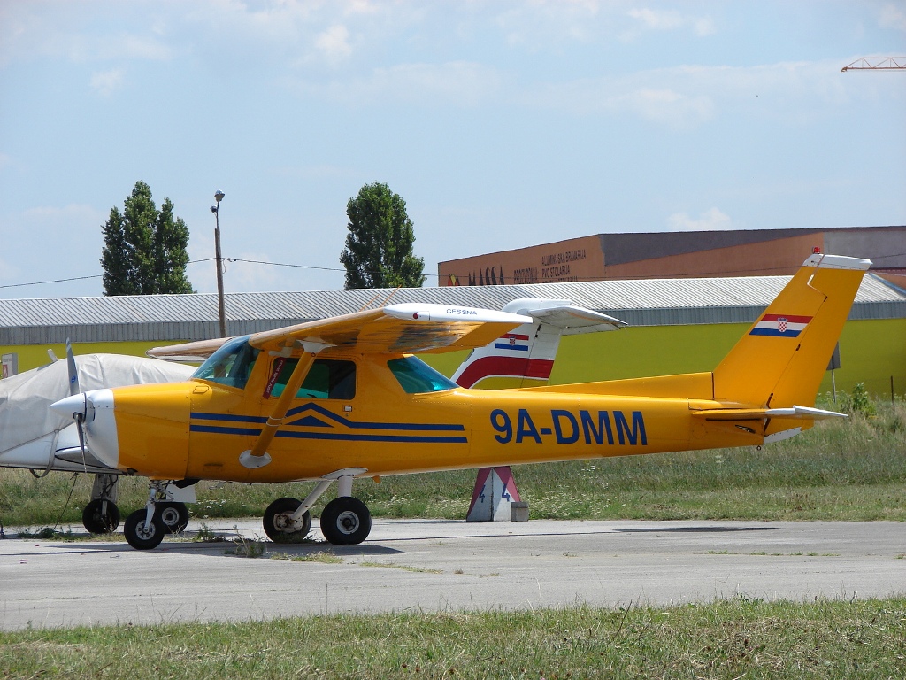 Cessna 150M Ecos Pilot School 9A-DMM Osijek-Cepin (OSI/LDOC) 2007