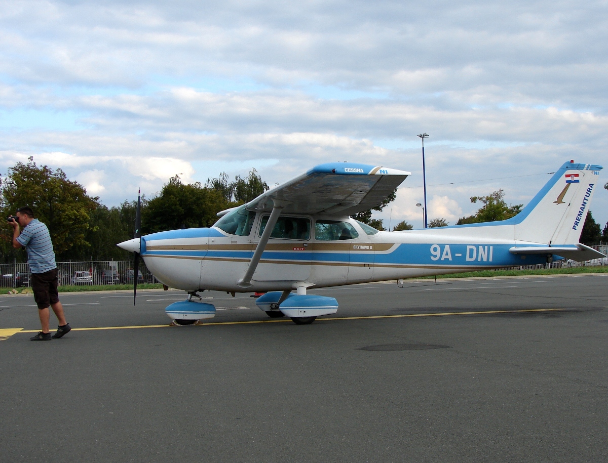 Cessna 172N Geodetski zavod Osijek 9A-DNI Zagreb_Pleso (LDZA) August_23_2009