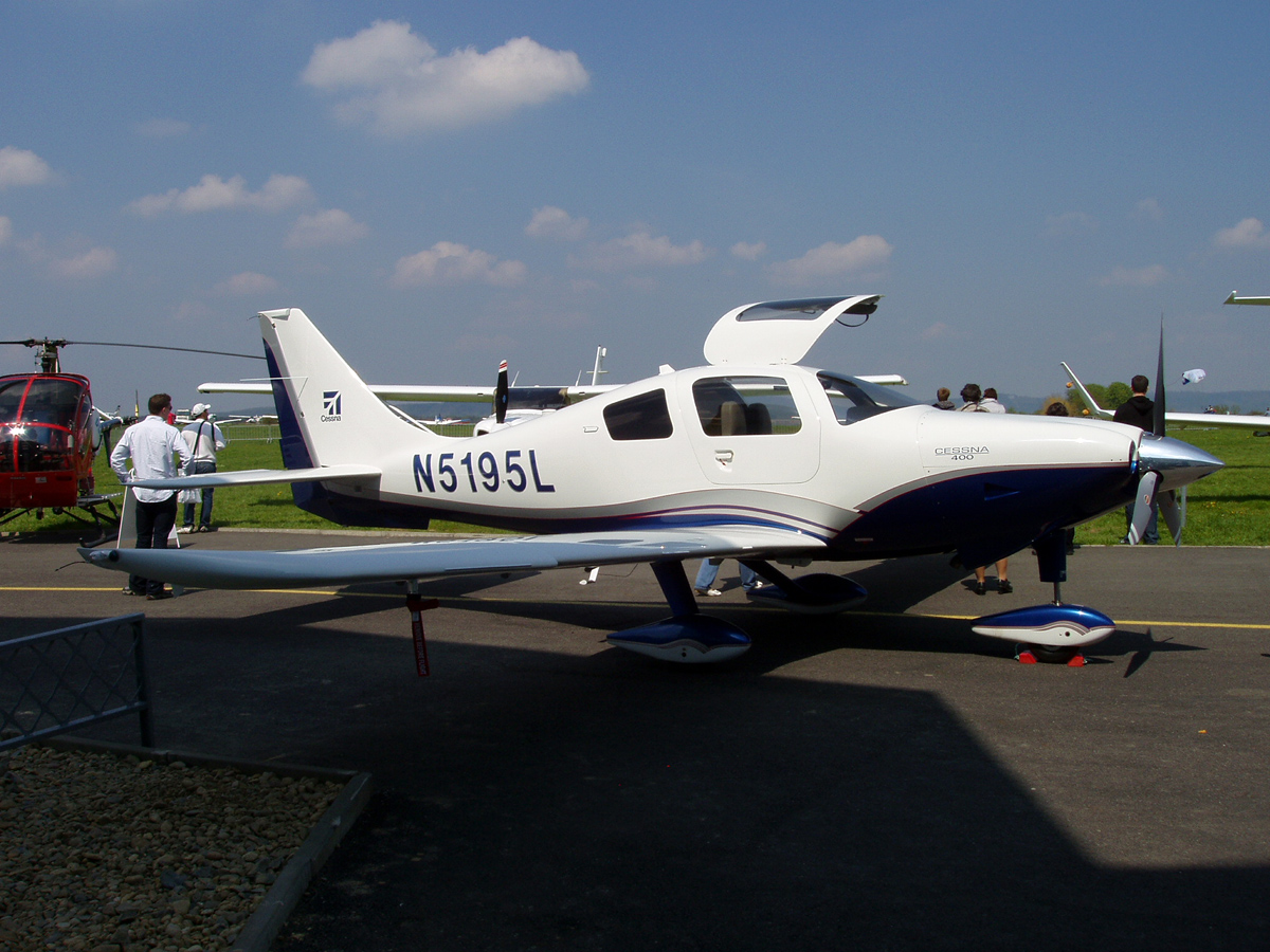 Cessna 400 Untitled N5195L Pribram_Dlouha_Lhota April_27_2008