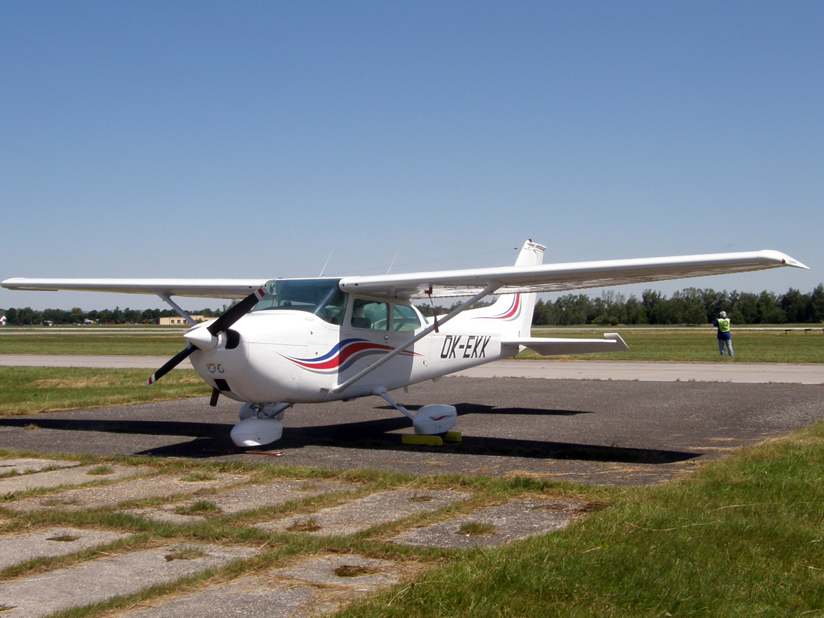 Cessna 172M Skyhawk Untitled OK-EKK Hradec_Kralove (LKHK) June_13_2009