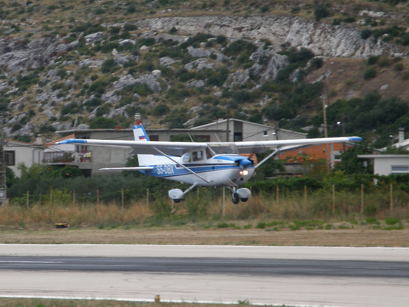 Reims F172N Skyhawk 100 II Solinair S5-DBX Split_Resnik (SPU/LDSP) August_7_2010