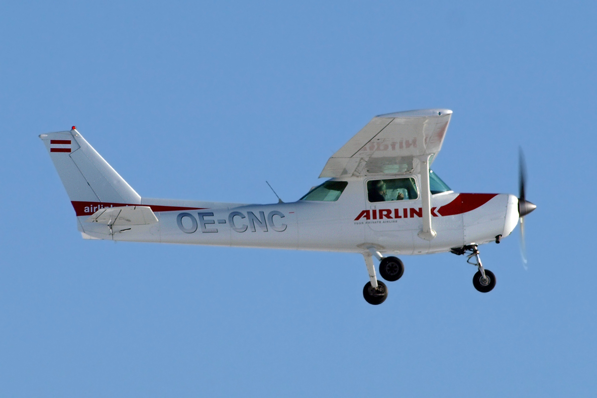 Reims F152 Airlink Luftverkehrsgesellschaft OE-CNC Salzburg (SZG/LOWS) January_16_2010