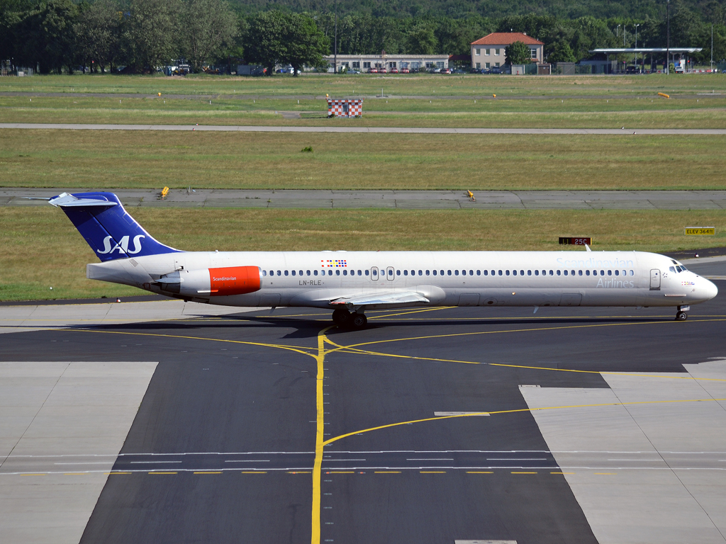 MD-82 (DC-9-82) SAS Scandinavian Airlines LN-RLE Frankfurt_Main (FRA/EDDF) May_25_2012