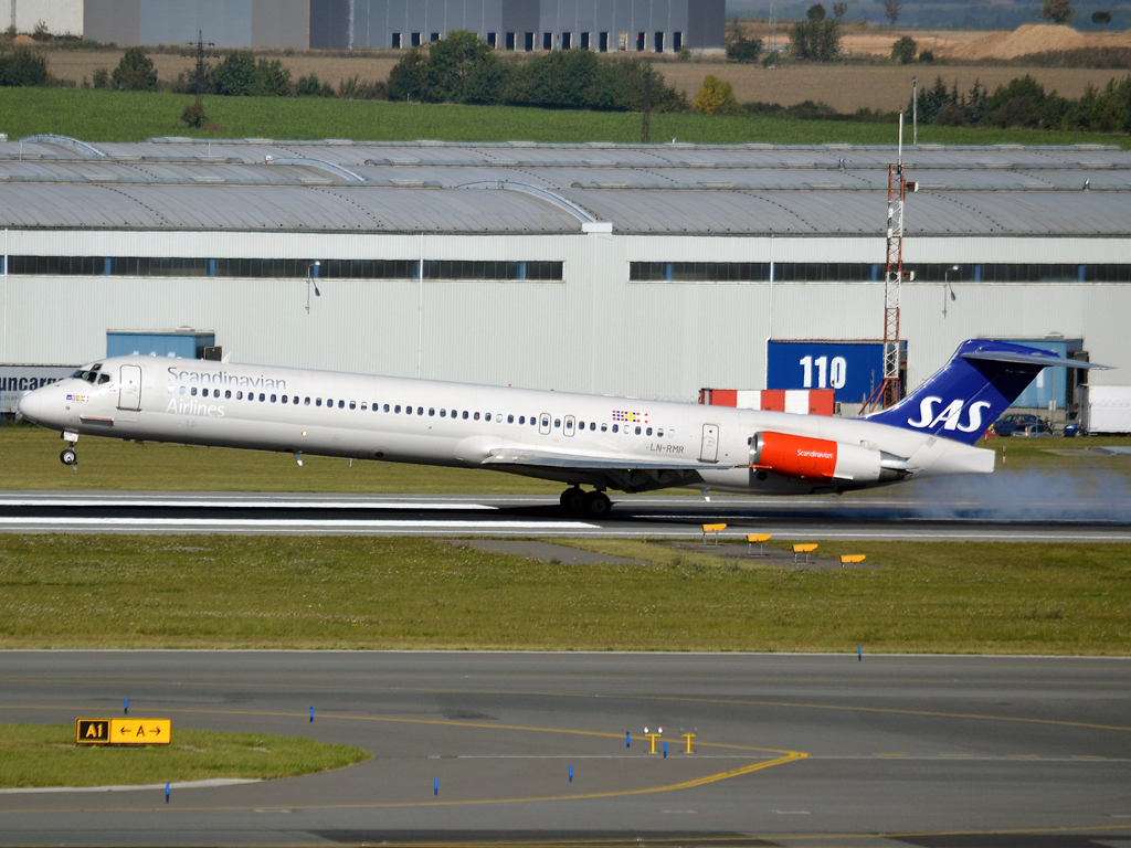 MD-81 (DC-9-81) SAS Scandinavian Airlines LN-RMR Prague_Ruzyne (PRG/LKPR) October_2_2011