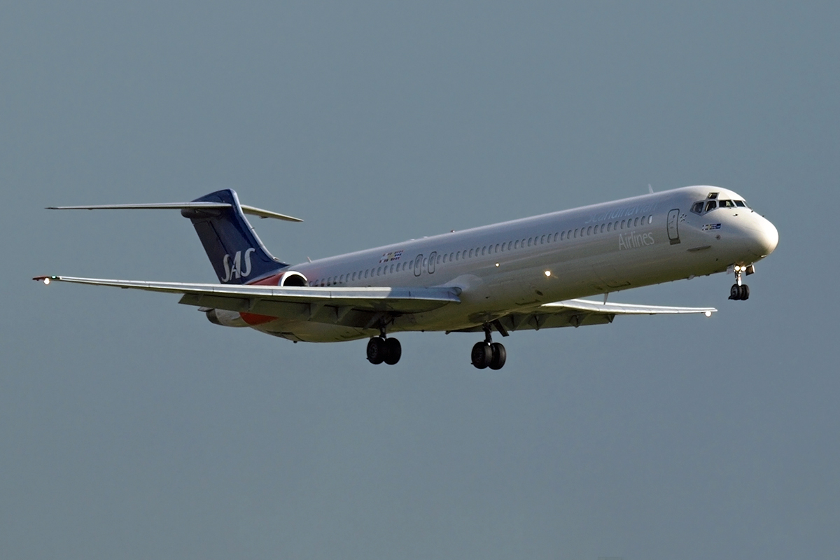 MD-82 (DC-9-82) SAS LN-RLR Amsterdam_Schiphol March_25_2008