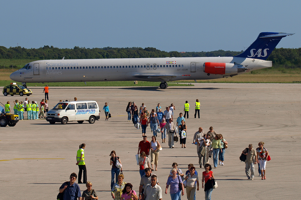 MD-82 (DC-9-82) Scandinavian Airlines - SAS OY-KHM Pula June_16_2007