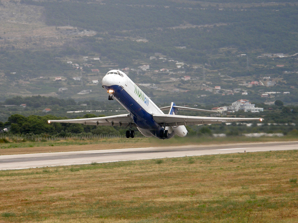 MD-82 (DC-9-82) Dubrovnik Airline (Mont Air) 9A-CDD Split_Resnik August_7_2010