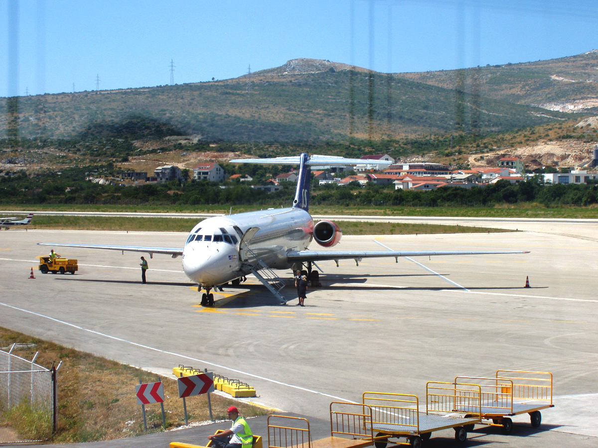 MD-81 (DC-9-81) SAS Scandinavian Airlines OY-KHN Split_Resnik August_8_2006