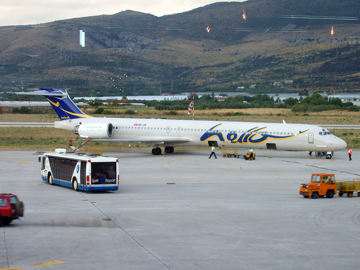 MD-90-30 Hello HB-JIE Split_Resnik August_12_2006