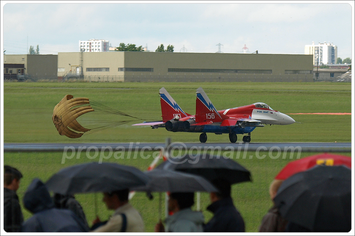 MiG-29OVT Russia Air Force 156 Paris_Le_Bourget June_22_2007