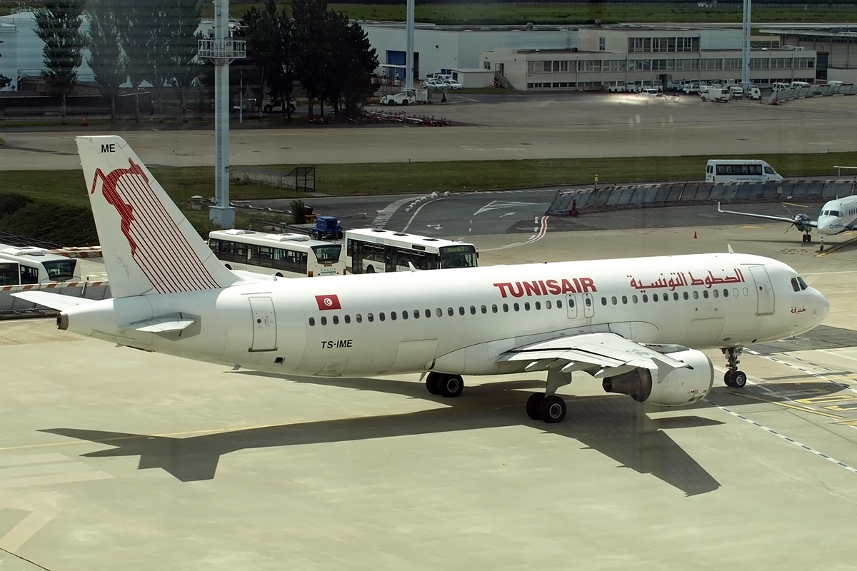 A320-211 Tunisair TS-IME Paris_Orly June_25_2007