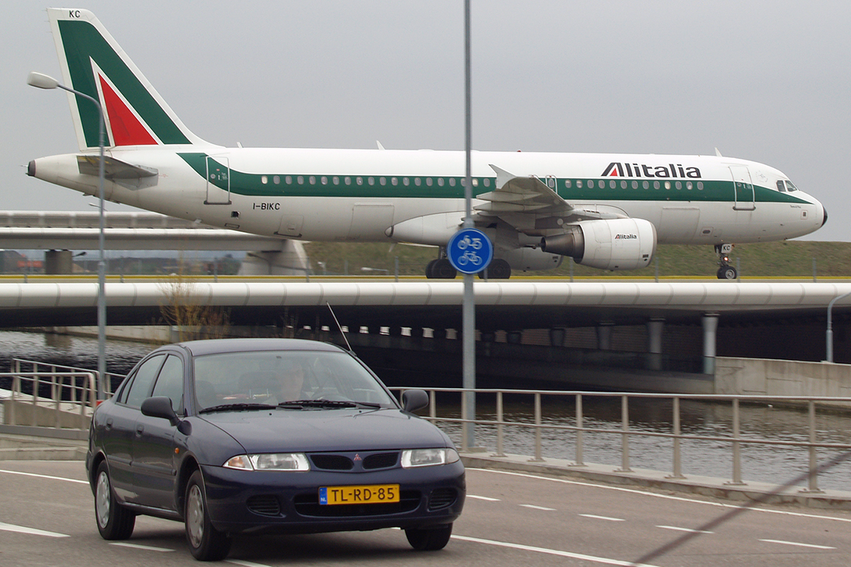 A320-214 Alitalia I-BIKC Amsterdam Schiphol April_20_2006