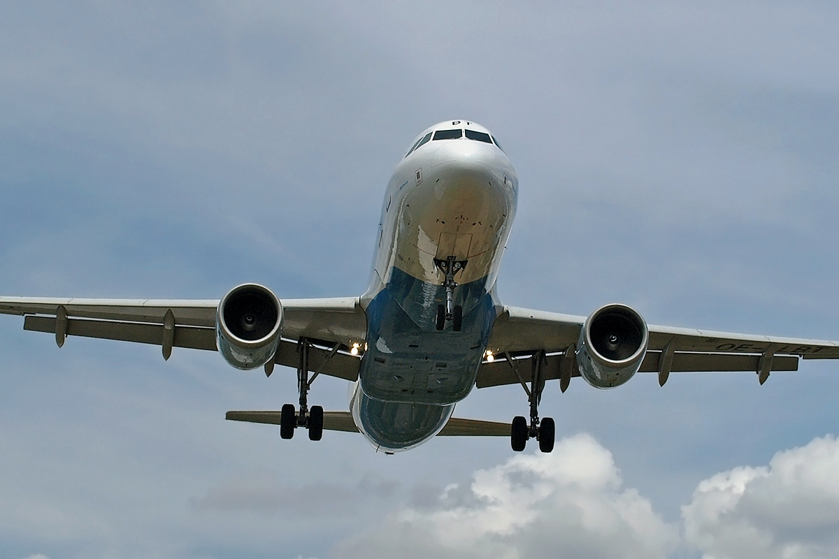 A320-214 Austrian Airlines OE-LBT Split_Resnik (SPU/LDSP) August_9_2008