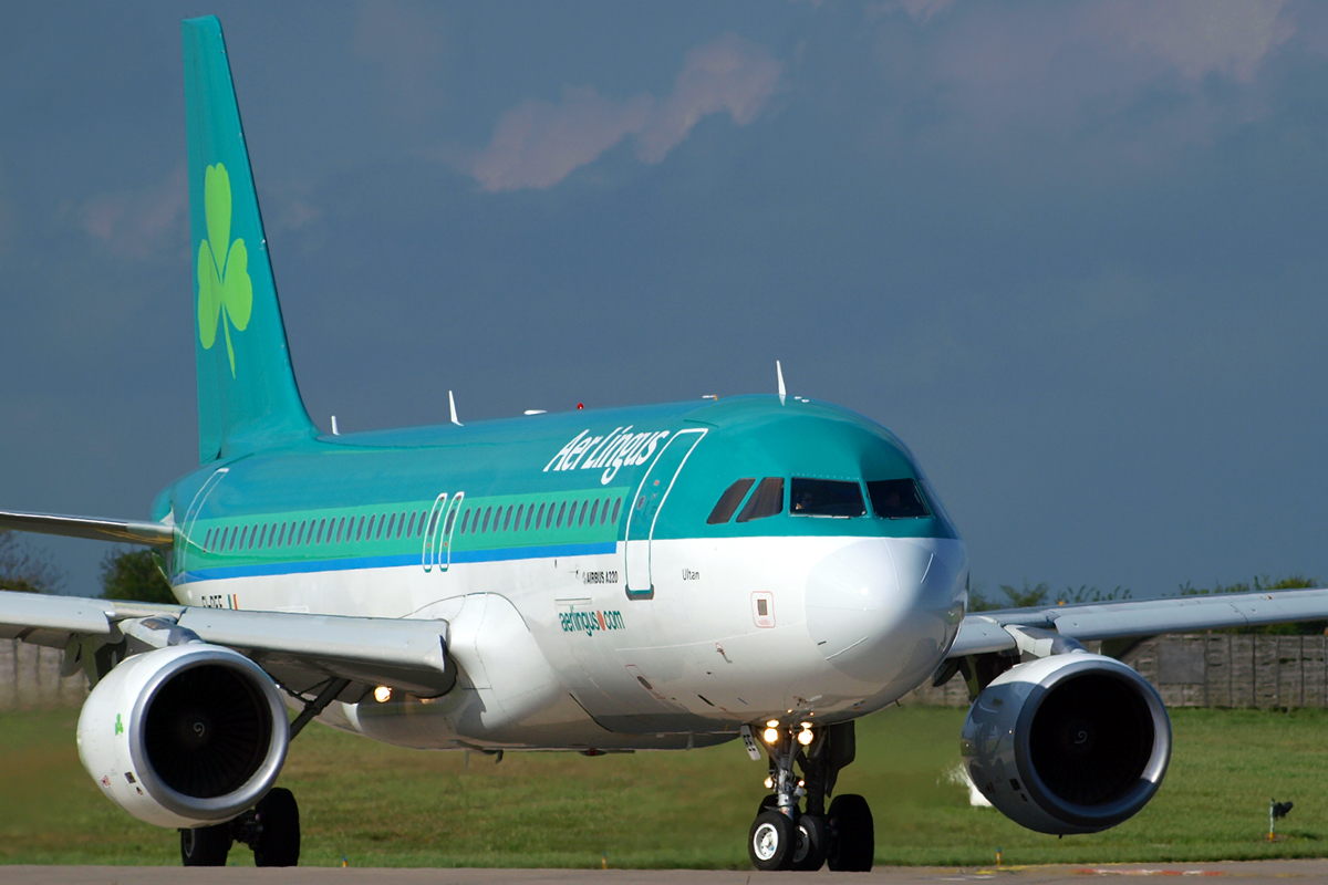 A320-214 Aer Lingus EI-DEE Dublin_Collinstown April_14_2009