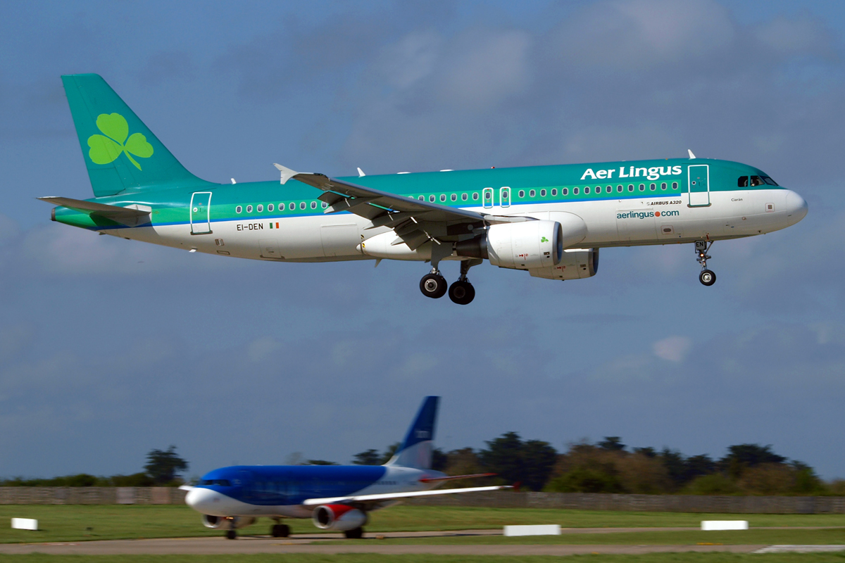 A320-214 Aer Lingus EI-DEN Dublin_Collinstown April_14_2009