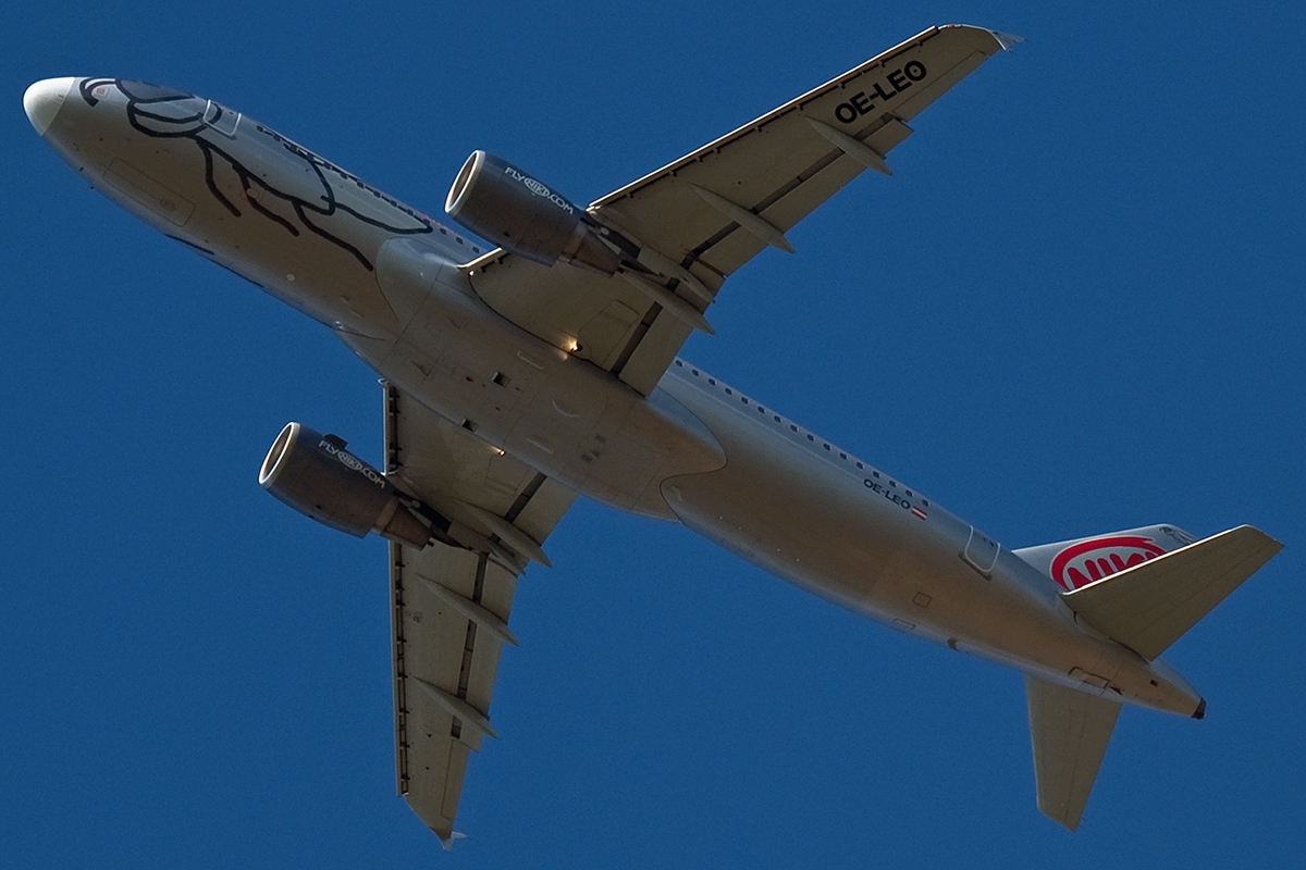 A320-214 Niki OE-LEO Wien_Schwechat April_8_2007