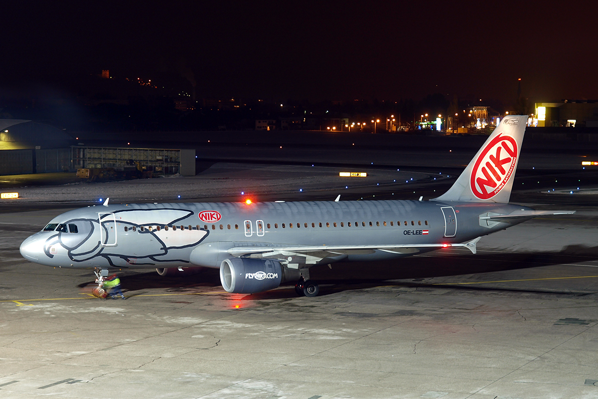 A320-214 Niki OE-LEE Salzburg January_16_2010