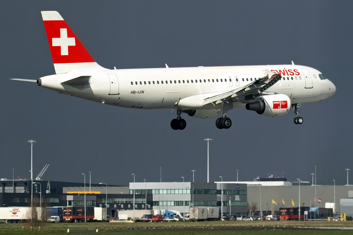 A320-214 Swiss International Air Lines HB-IJW Amsterdam_Schiphol March_25_2008