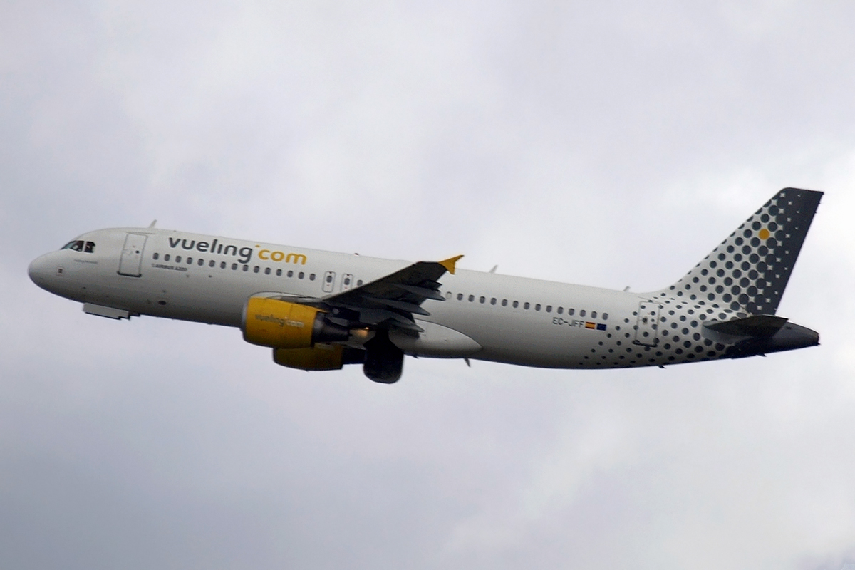 A320-214 Vueling Airlines EC-JFF Amsterdam_Schiphol March_19_2008