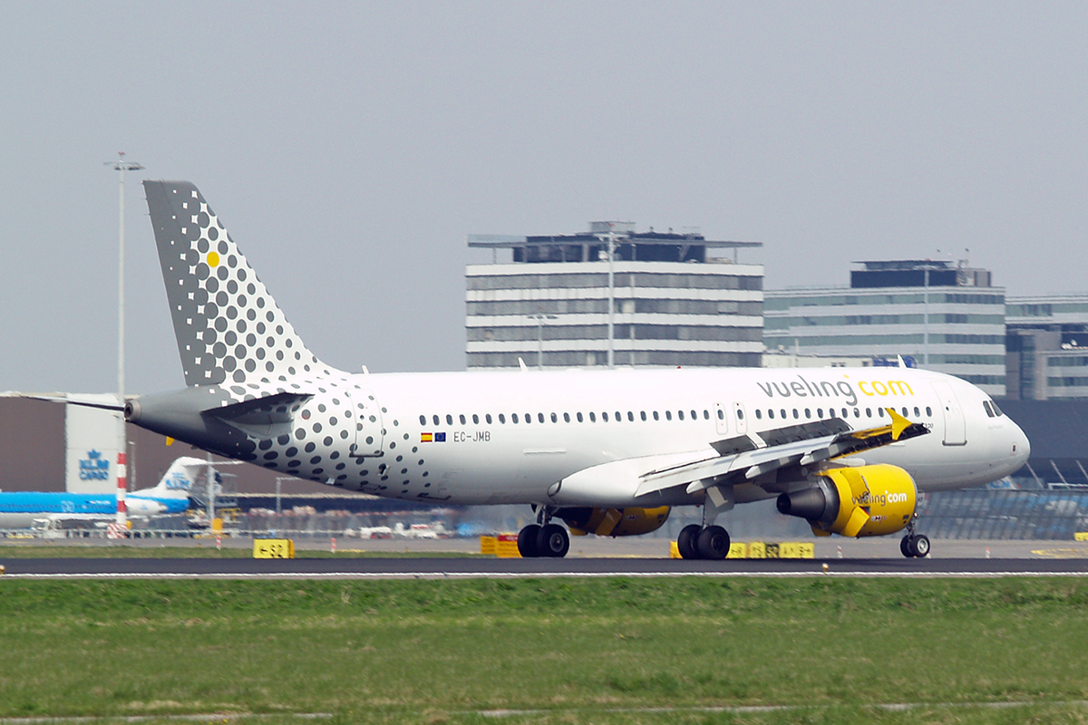 A320-214 Vueling Airlines EC-JMB Amsterdam Schiphol April_21_2006