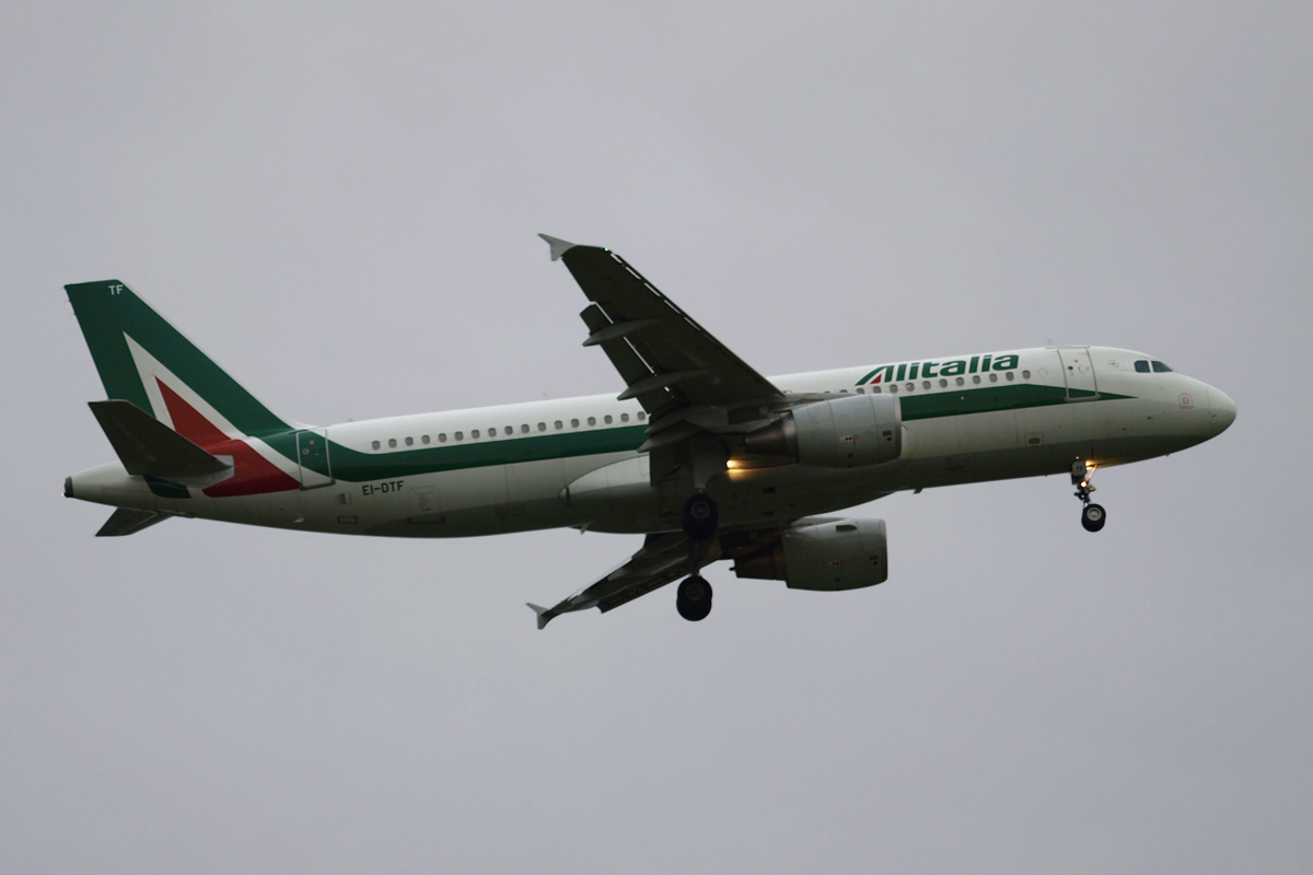 A320-216 Alitalia EI-DTF London_Heathrow November_13_2010