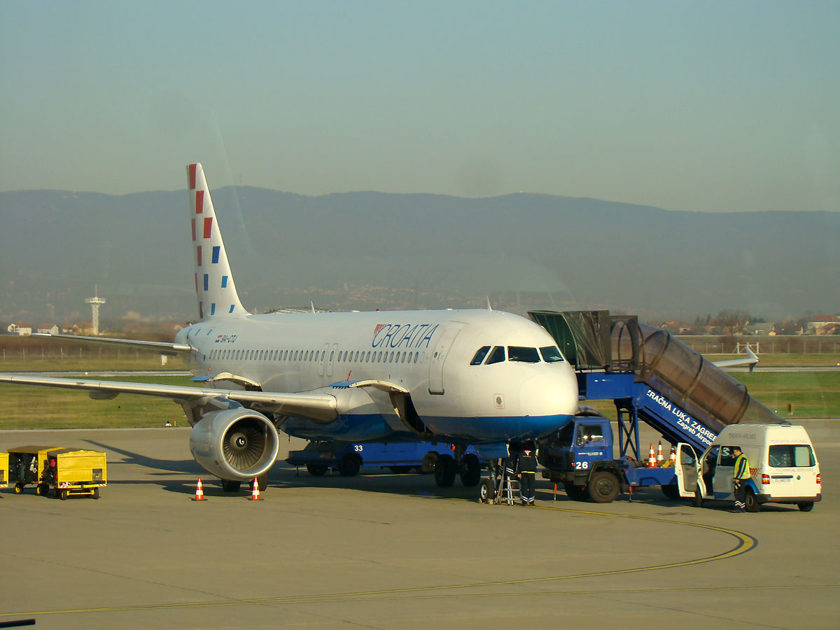 A320-214 Croatia Airlines 9A-CTJ Zagreb Pleso November 26 2008