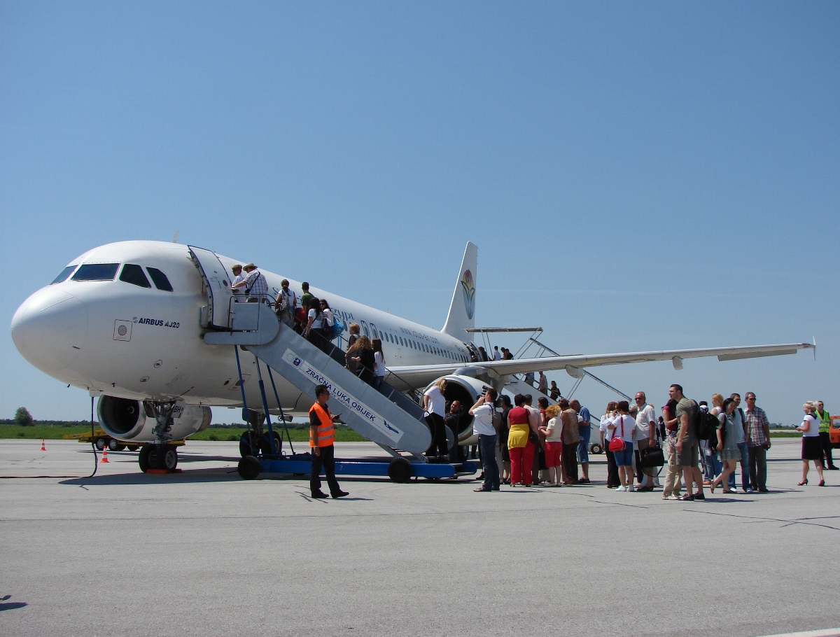 A320-233 Lotus Air SU-LBH Osijek_Klisa (OSI/LDOS) June_15_2009